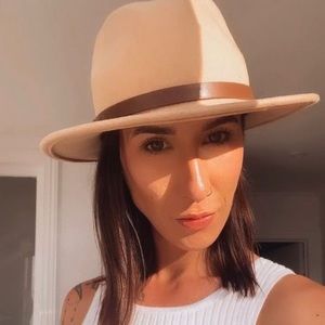 Meet your Posher, Chloe